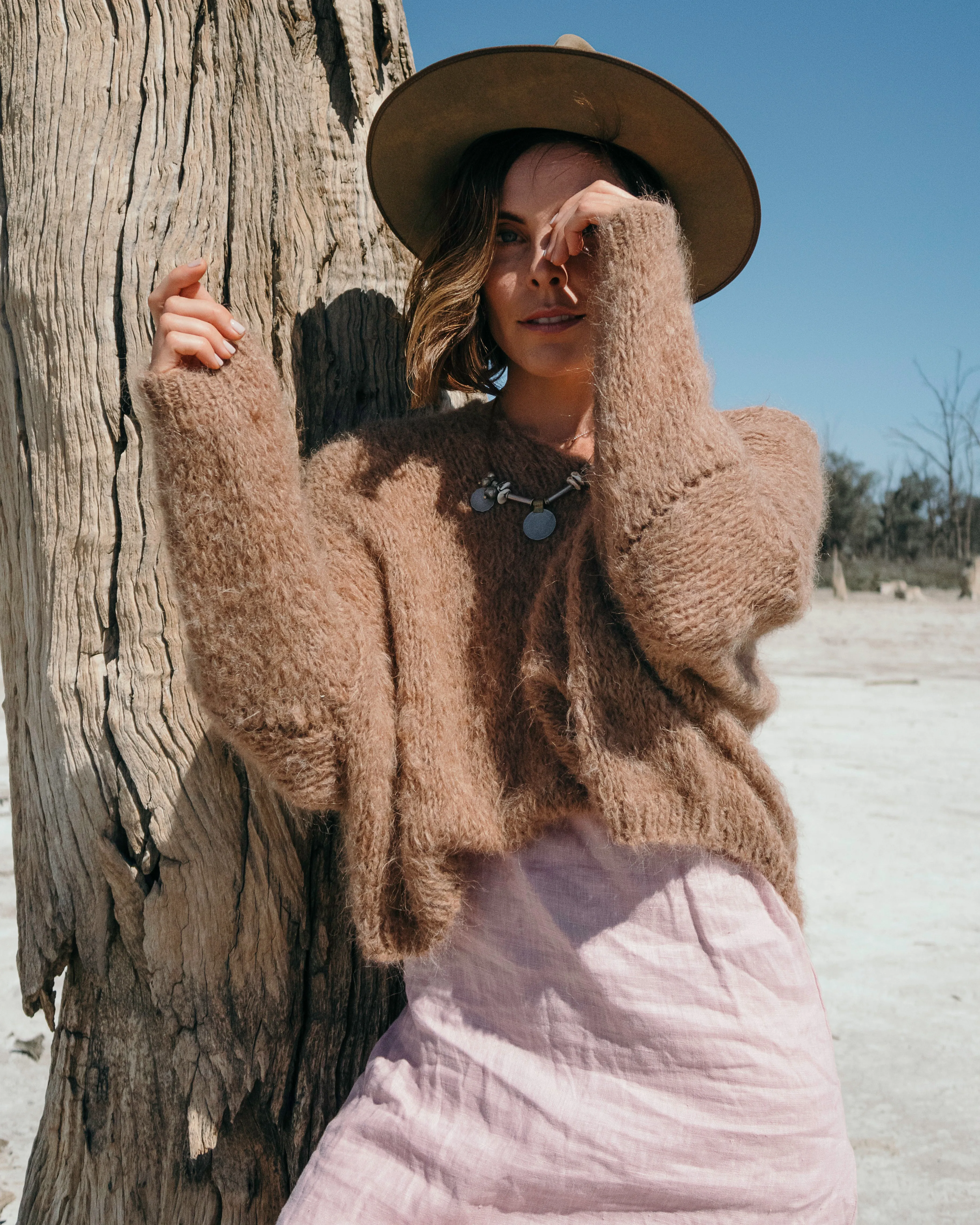 Hand knit batwing sweater V neck (Alpaca) - Camel
