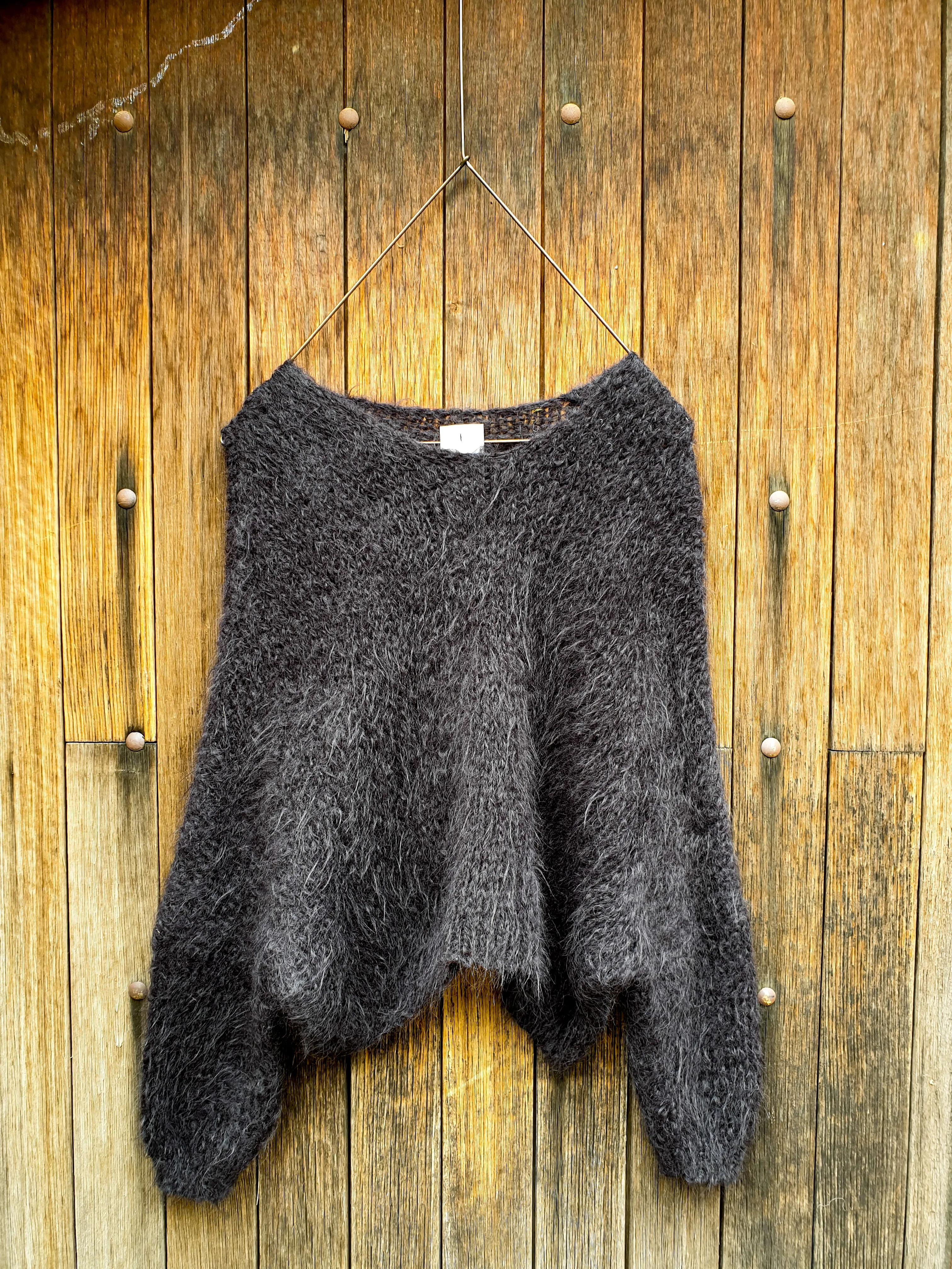 Hand knit batwing sweater V neck (Alpaca) - Camel