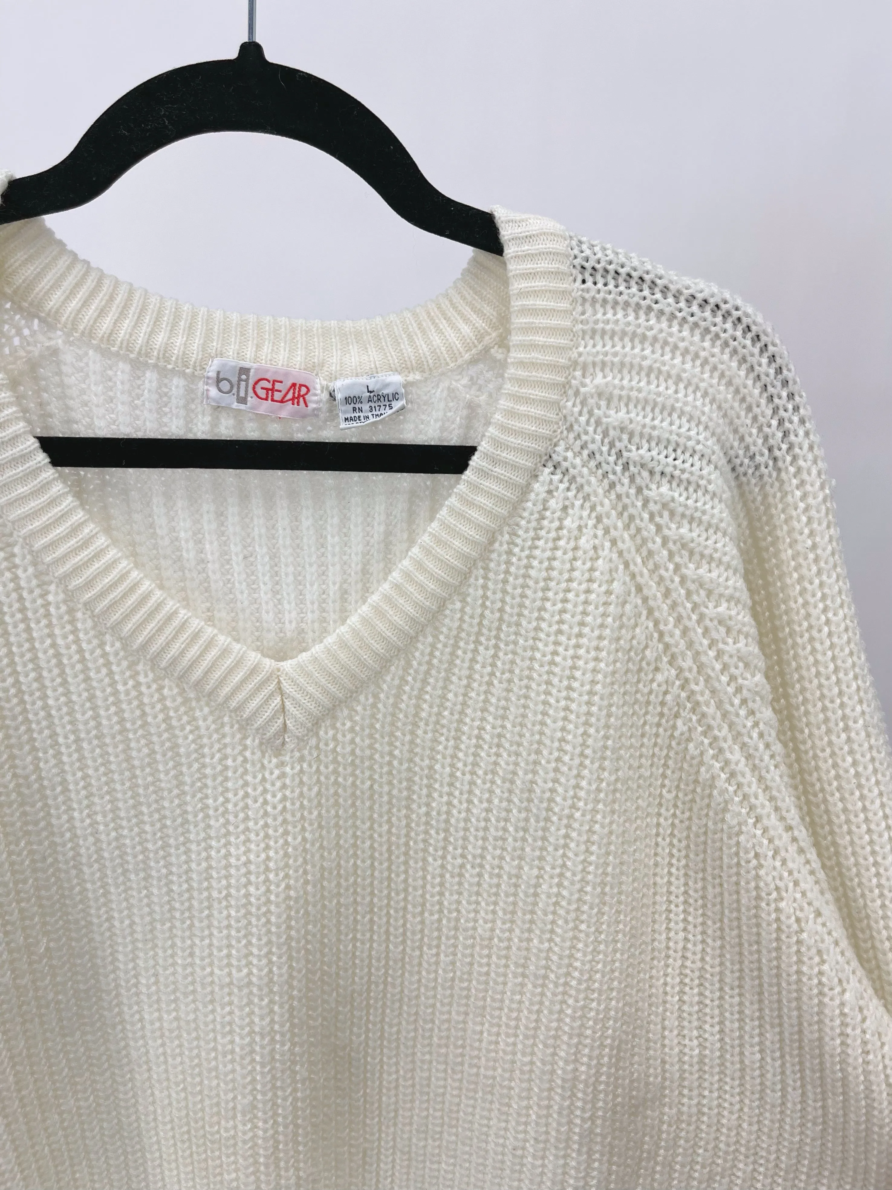Vintage Cream V-Neck Sweater (L)